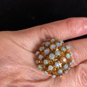 Gorgeous 4K gold and opal size 8.5 ring